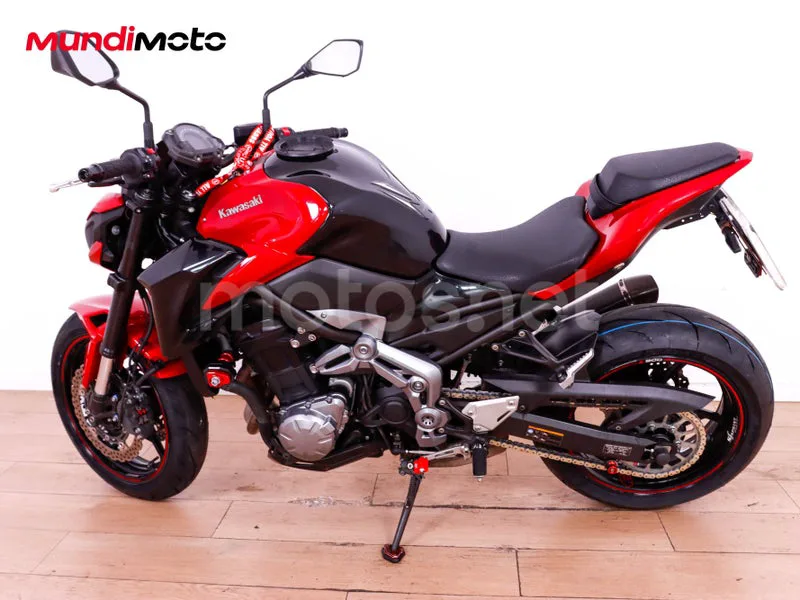 Kawasaki Z900 - Vista 6