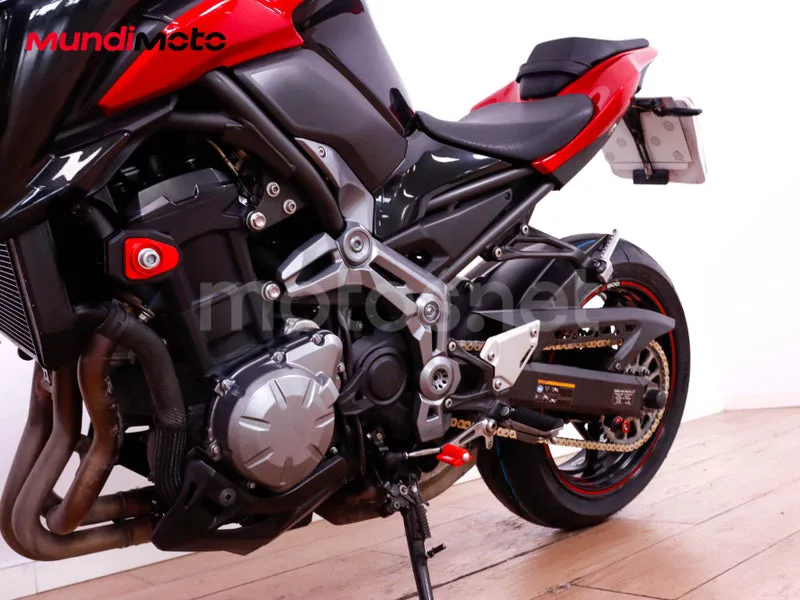 Kawasaki Z900 - Vista 10