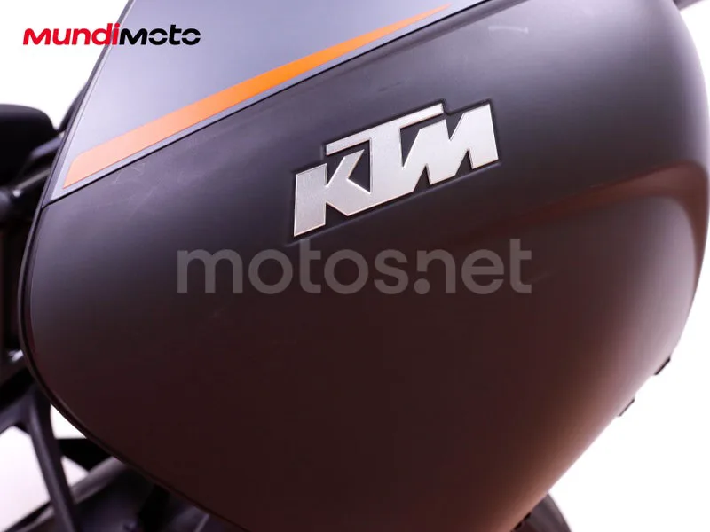KTM 1290 Super Duke GT - Vista 15