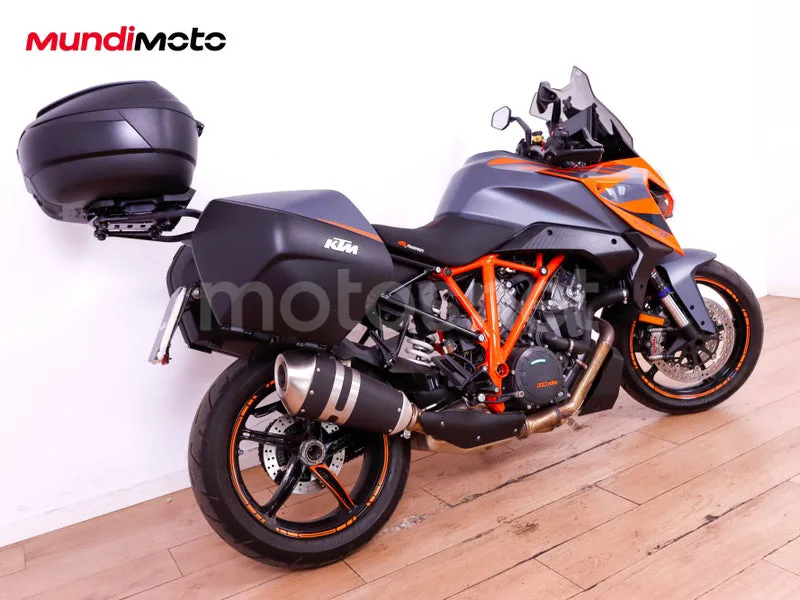 KTM 1290 Super Duke GT - Vista 3