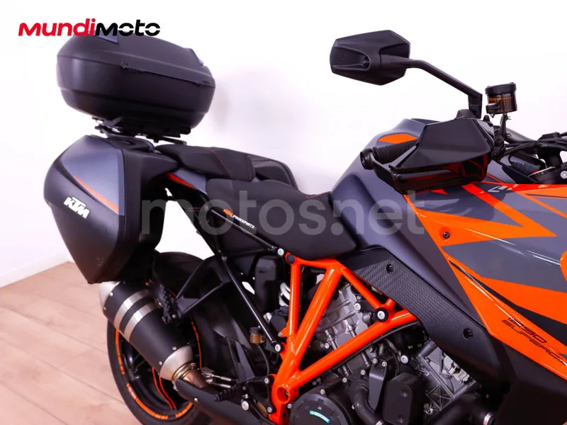 KTM 1290 Super Duke GT - Vista 31