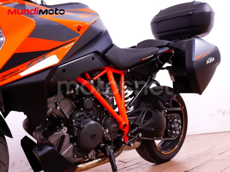 KTM 1290 Super Duke GT - Vista 10