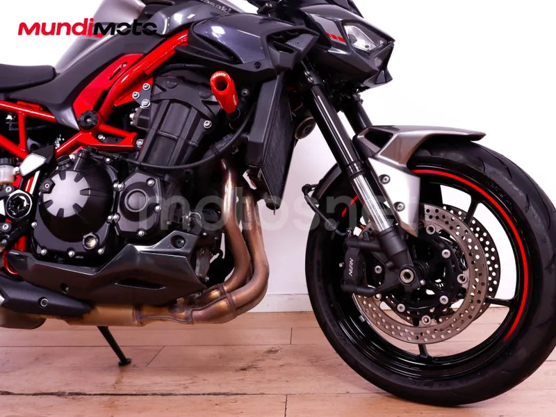 Kawasaki Z900 - Vista 26