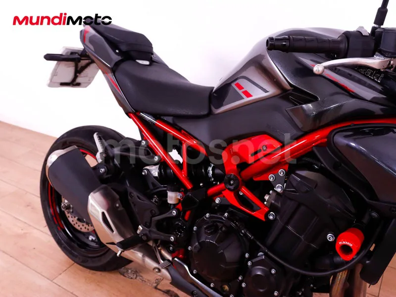 Kawasaki Z900 - Vista 27
