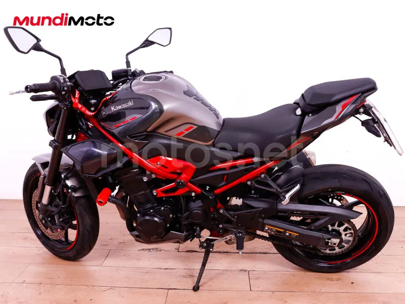 Kawasaki Z900 - Vista 6