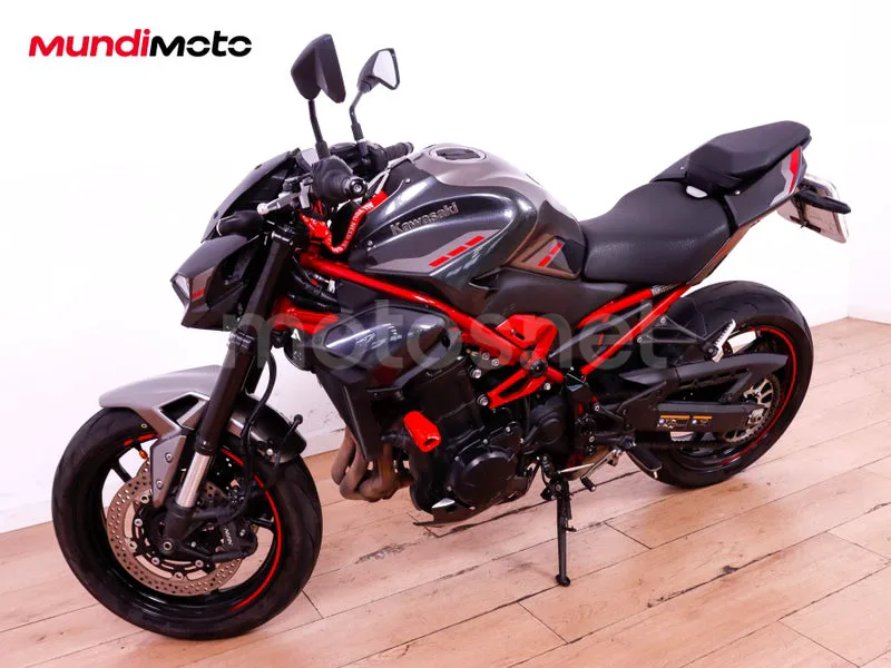 Kawasaki Z900 - Vista 7