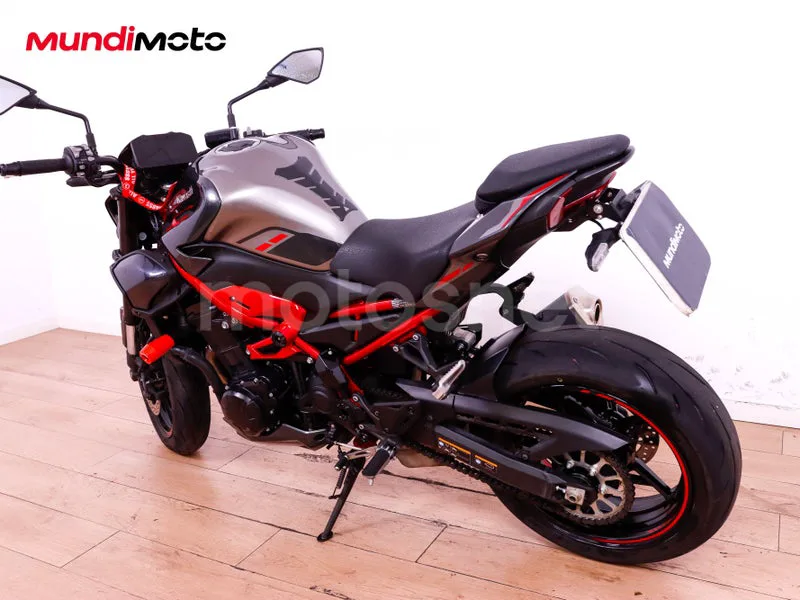 Kawasaki Z900 - Vista 8
