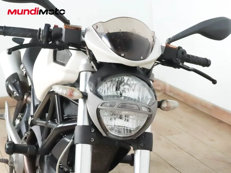Ducati Monster 696 - Vista 5