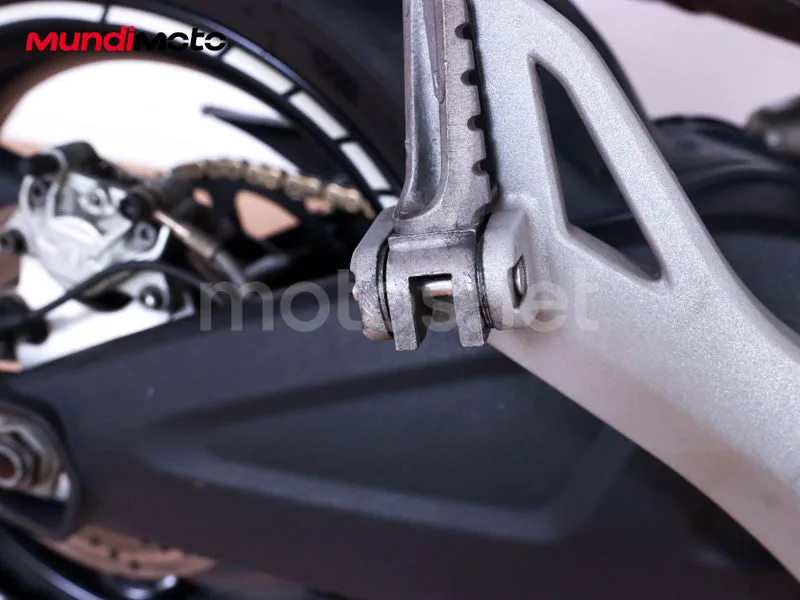 Ducati Monster 696 - Vista 27