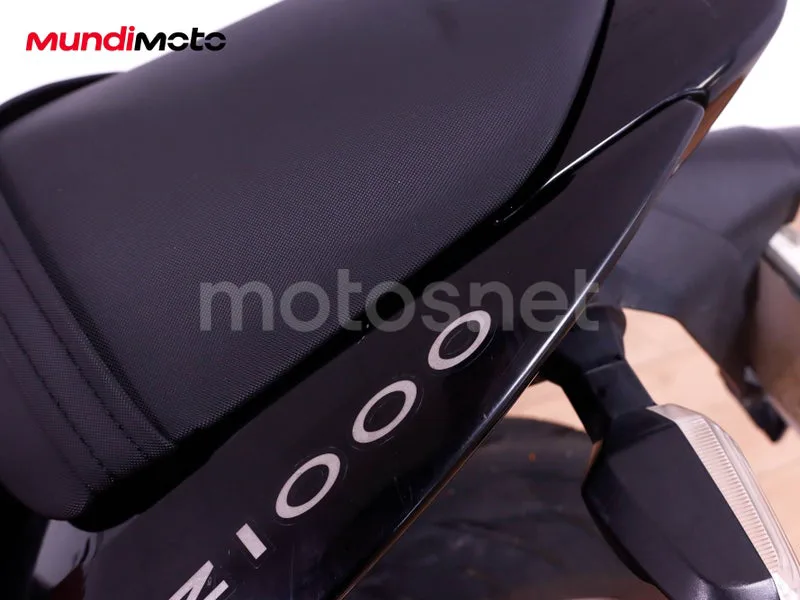 Kawasaki Z1000 - Vista 68