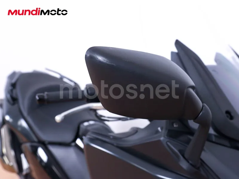 Yamaha TMAX - Vista 13