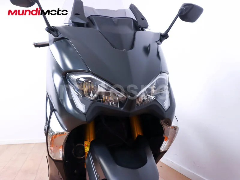 Yamaha TMAX - Vista 5