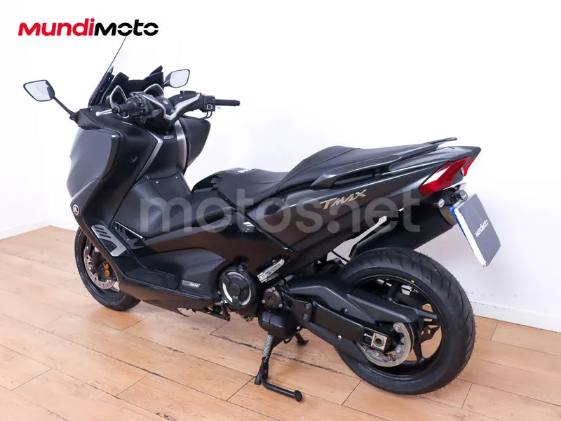 Yamaha TMAX - Vista 8