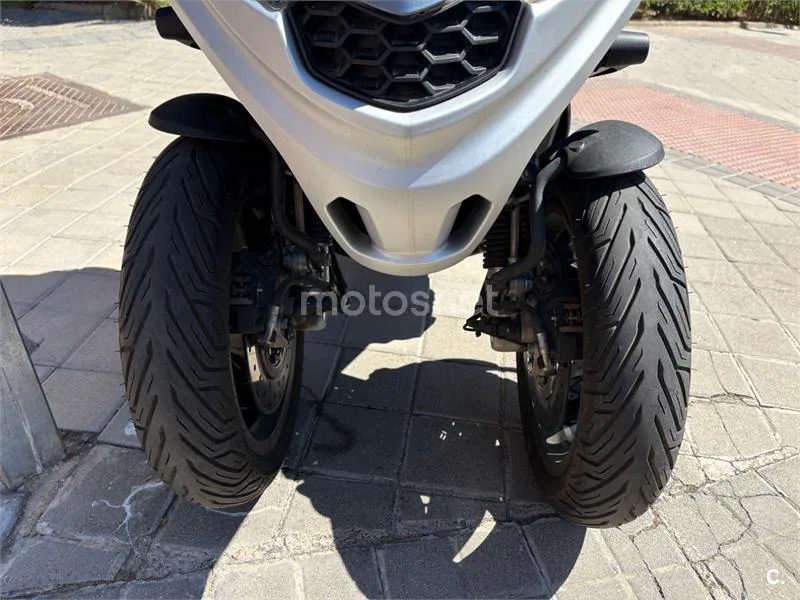Piaggio MP3 - Vista 4