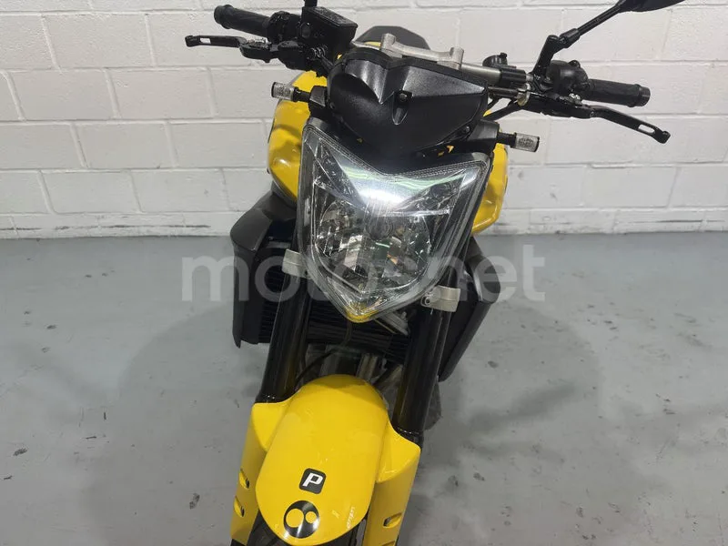 Yamaha FZ1 - Vista 19
