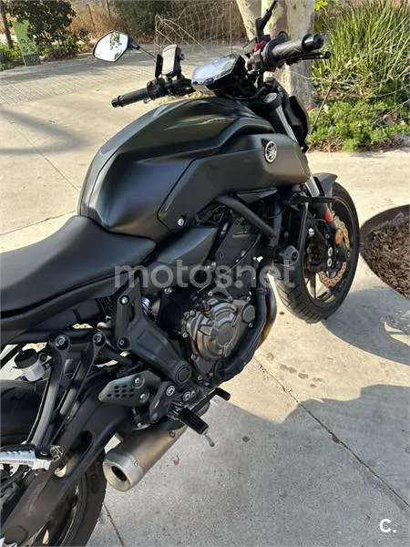 Yamaha MT-07 - Vista 10