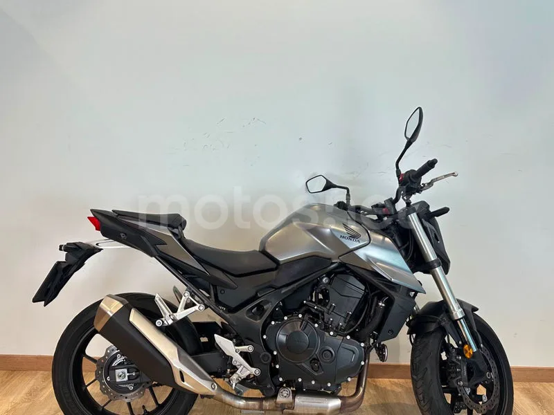 Honda CB750 Hornet - Vista 5