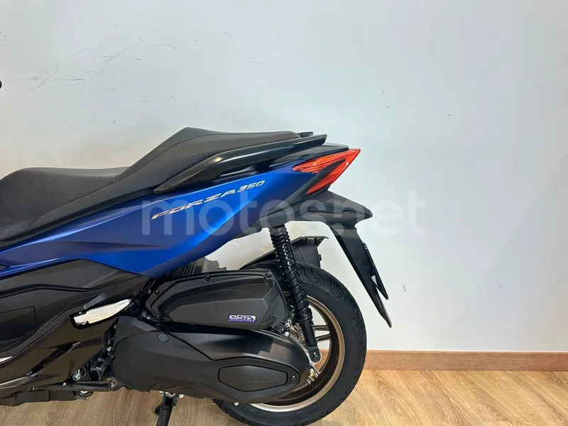 Honda Forza 350 - Vista 3