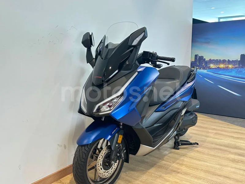 Honda Forza 350 - Vista 4