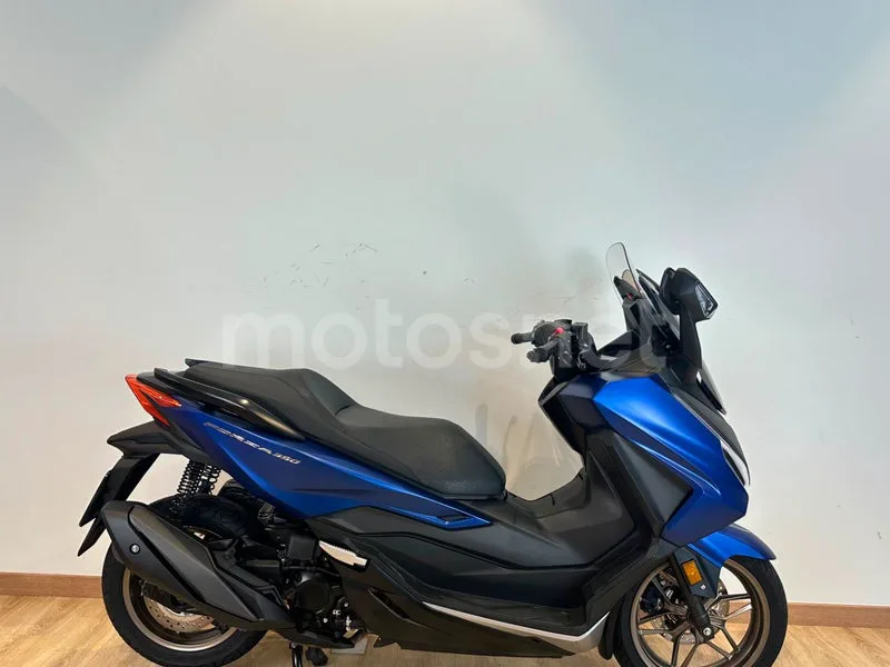 Honda Forza 350 - Vista 5