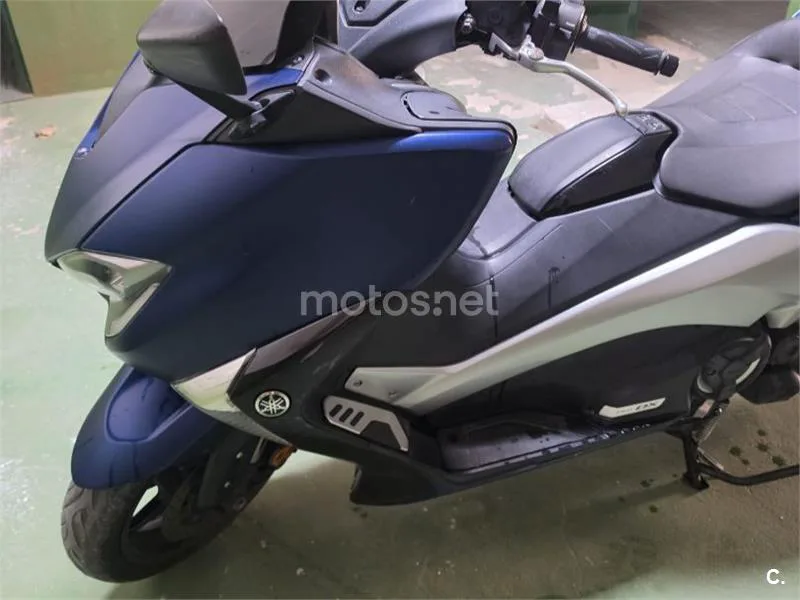 Yamaha TMAX - Vista 8