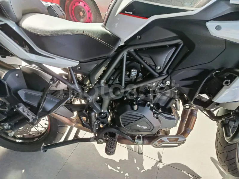 Benelli TRK 502 - Vista 9