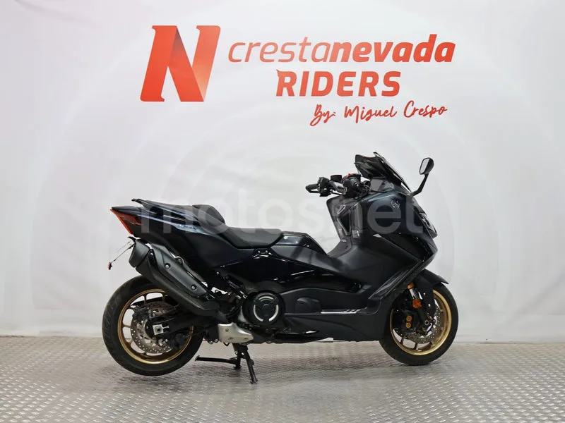 Yamaha TMAX - Vista 11