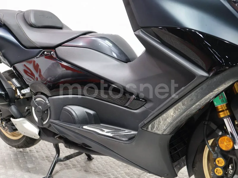Yamaha TMAX - Vista 12