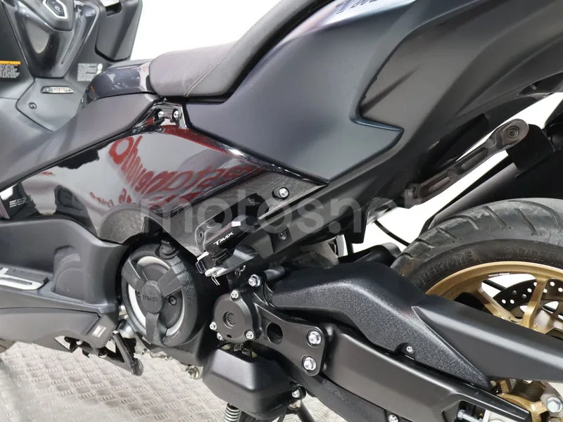 Yamaha TMAX - Vista 14