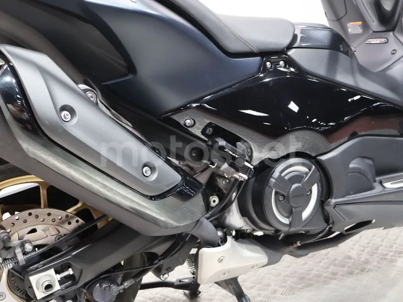 Yamaha TMAX - Vista 15