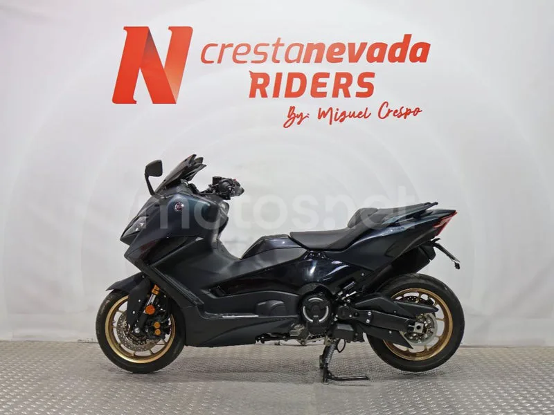 Yamaha TMAX - Vista 3