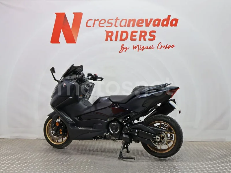 Yamaha TMAX - Vista 10