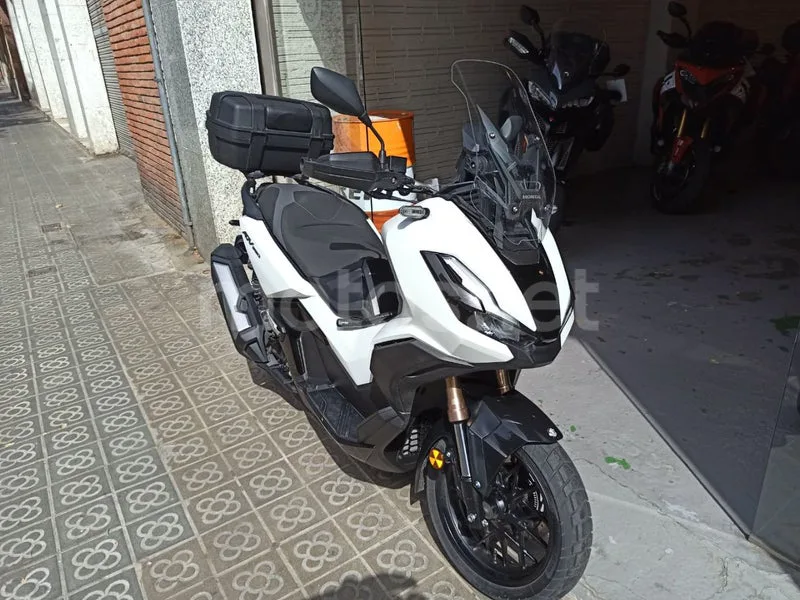 Honda ADV350 - Vista 4