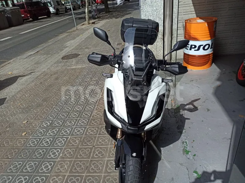 Honda ADV350 - Vista 5