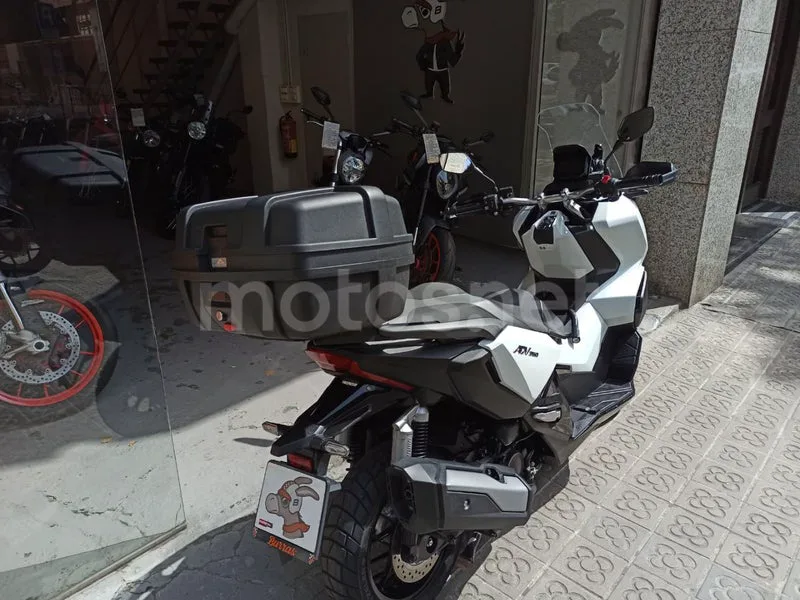 Honda ADV350 - Vista 8