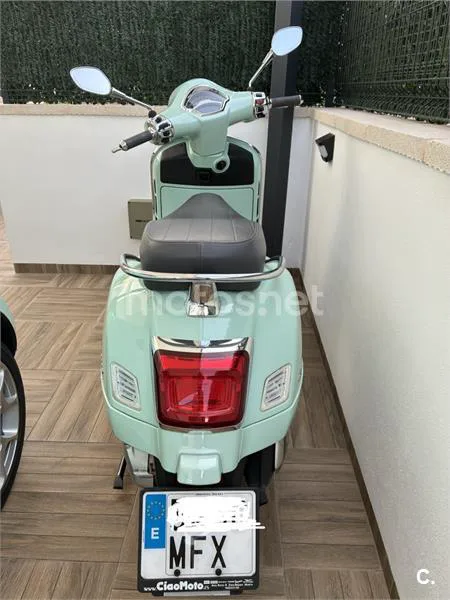 Vespa GTS 300 - Vista 3