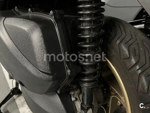Yamaha XMAX 300 - Vista 11