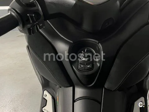 Yamaha XMAX 300 - Vista 8