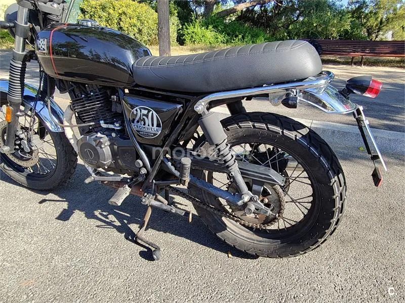 Brixton Cromwell 250 800 € 2021 Barcelona - 2
