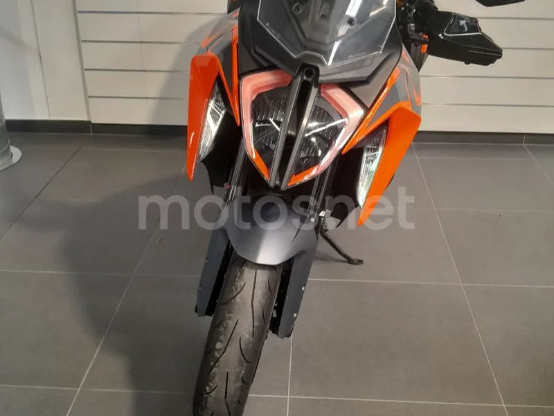 KTM 1290 Super Duke GT - Vista 3