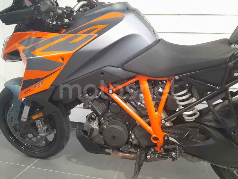 KTM 1290 Super Duke GT - Vista 4