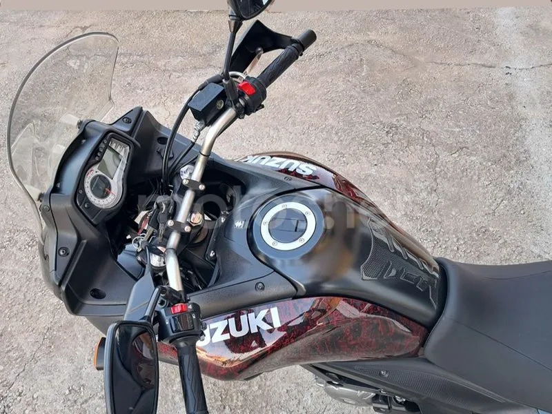 Suzuki V-Strom 650 - Vista 11