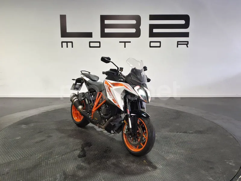 KTM 1290 Super Duke GT - Vista 3