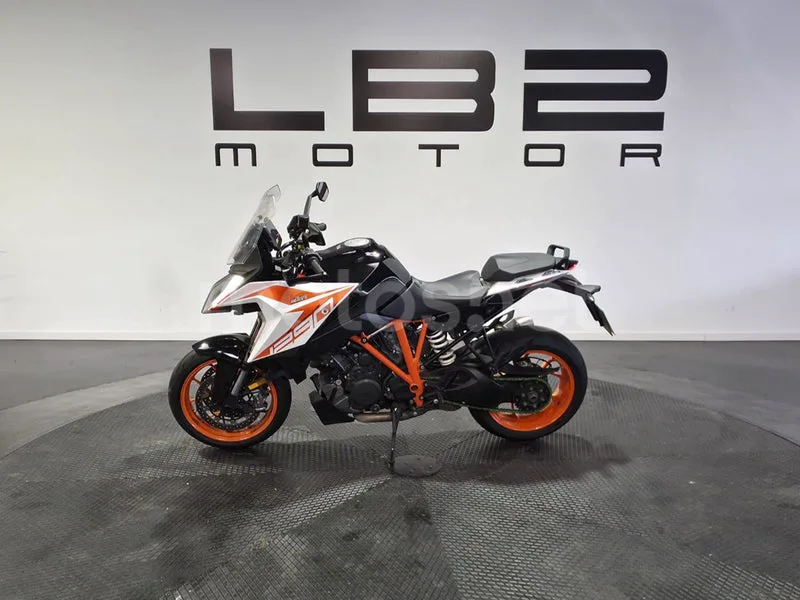 KTM 1290 Super Duke GT - Vista 5