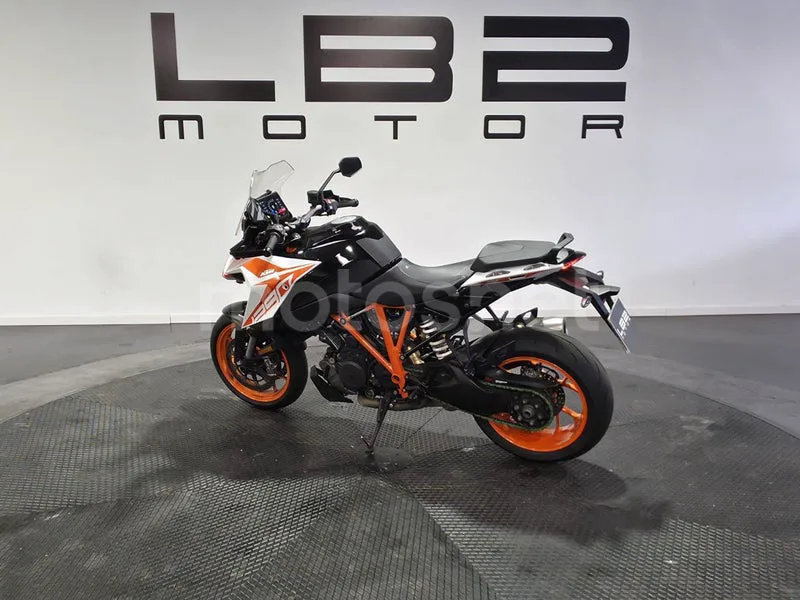 KTM 1290 Super Duke GT - Vista 6