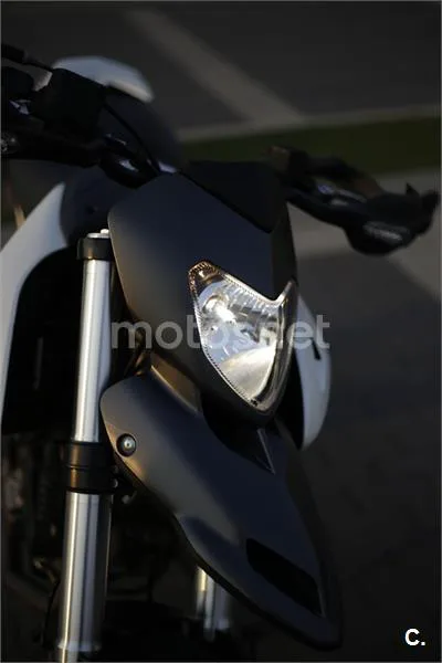Ducati Hypermotard - Vista 13