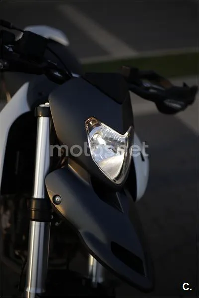 Ducati Hypermotard - Vista 17