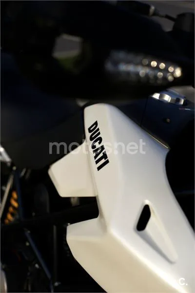 Ducati Hypermotard - Vista 23