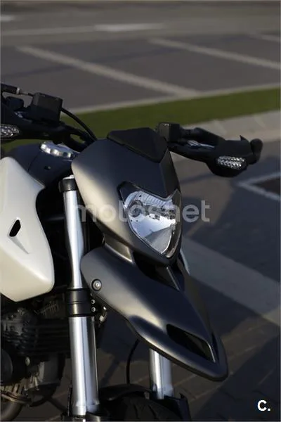 Ducati Hypermotard - Vista 24