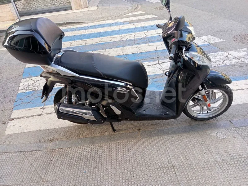Honda SH300i - Vista 3